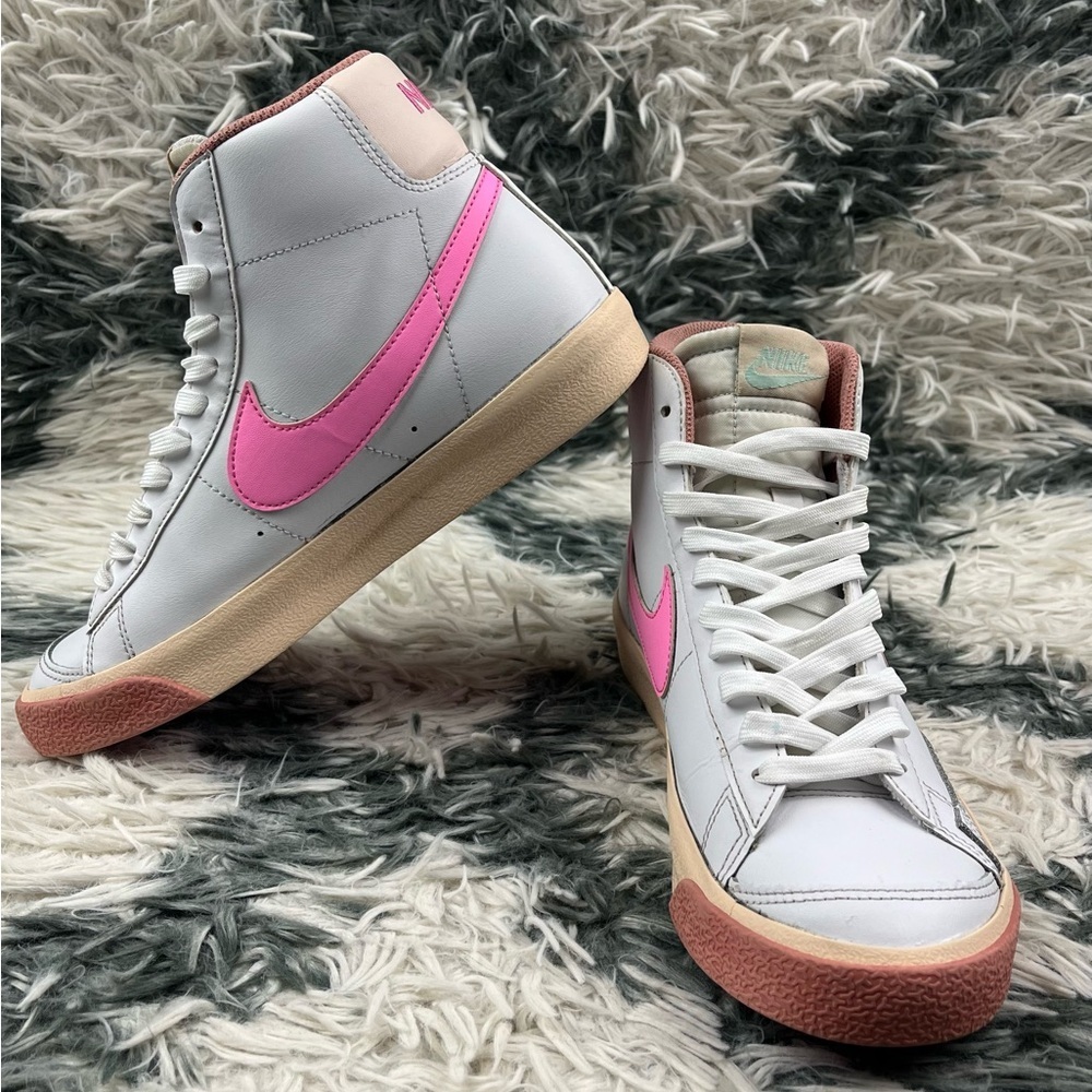 Nike Kids Girls Blazer Mid 77 White Pink Guave Ice Sneakers Size 6Y DZ2900-100